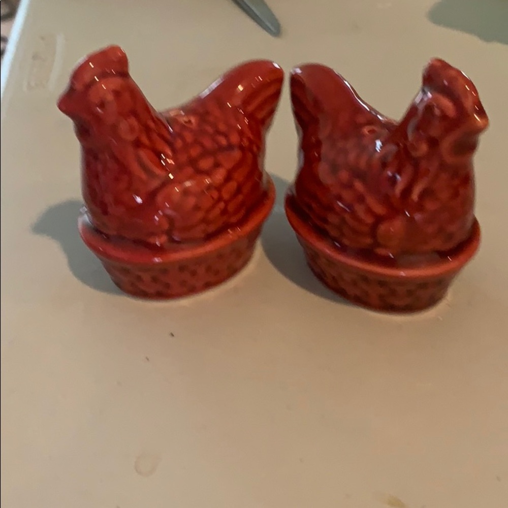 Hen Salt & Pepper Set